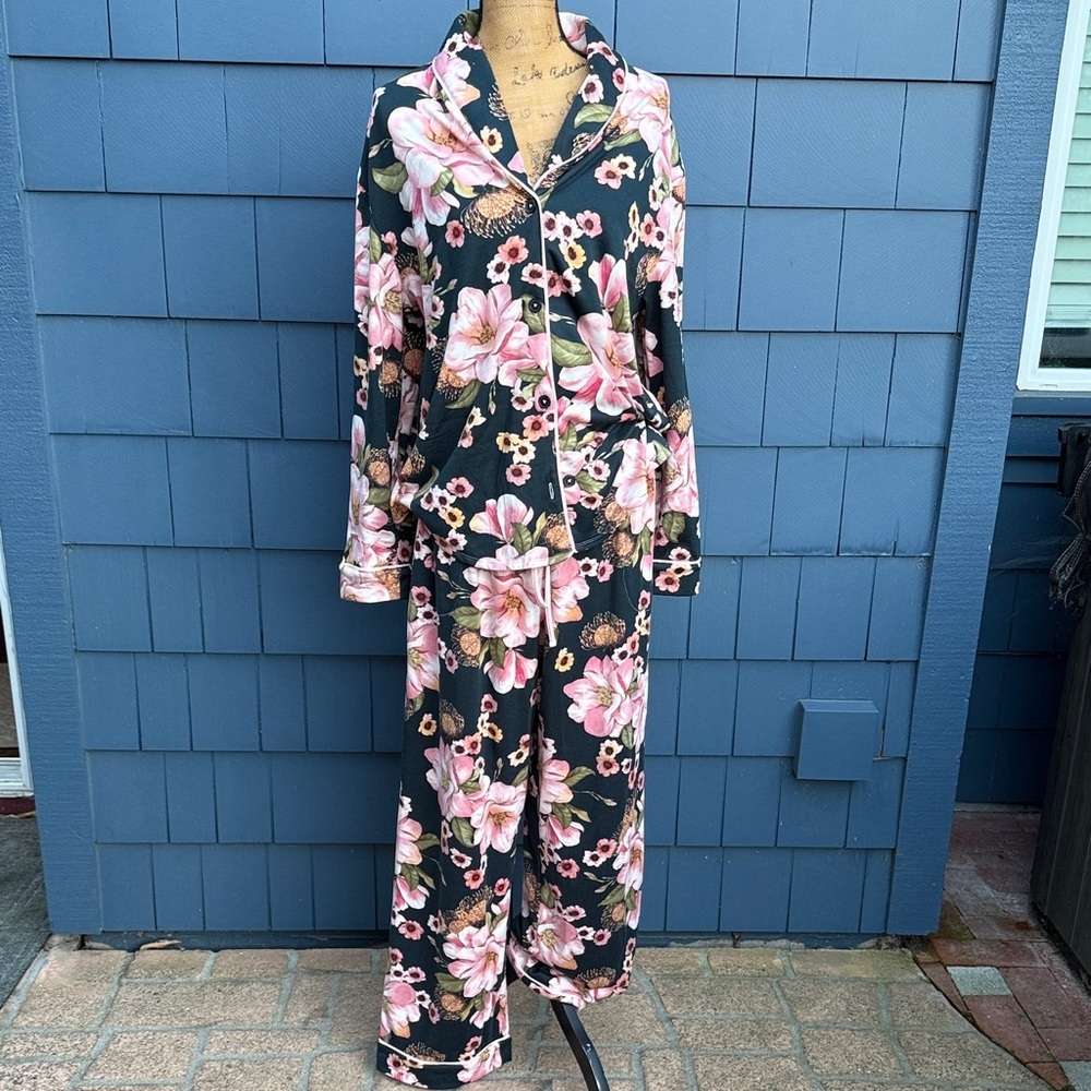 Elegant Floral Women's Pajama Set NWOT Room Service floral pink roses